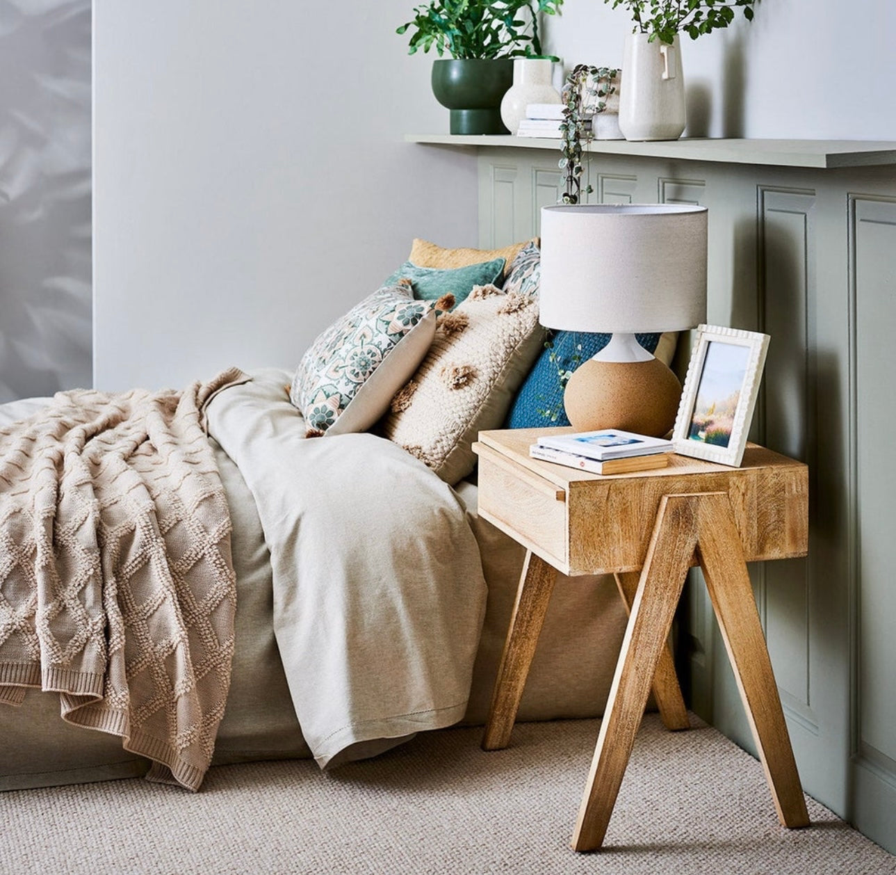 Jave Bedside table