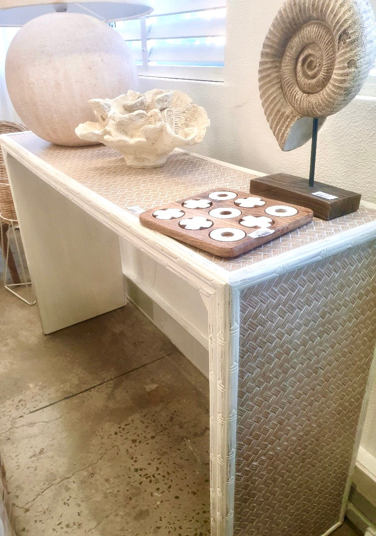 White Villa Console