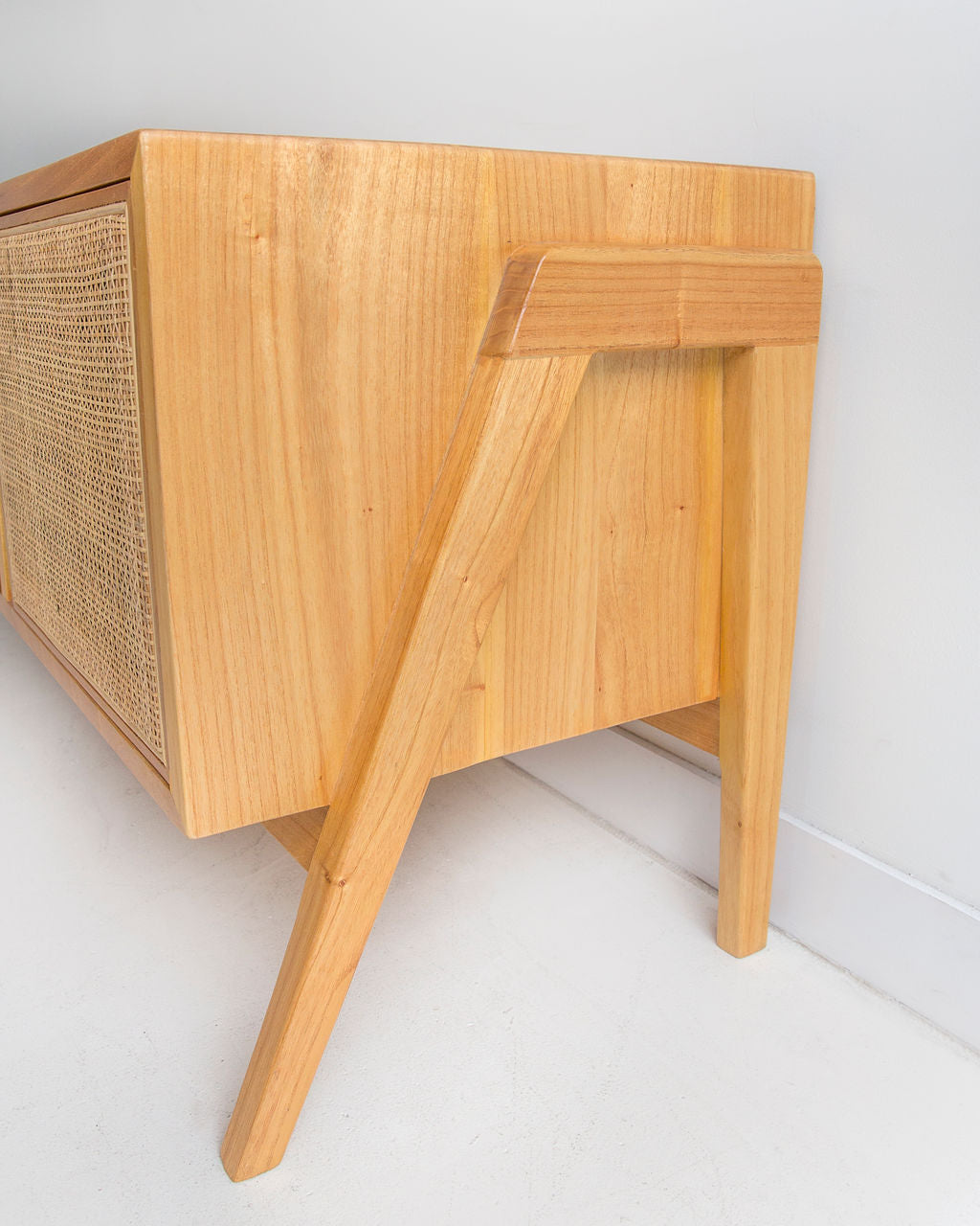 Komodo Entertainment Unit