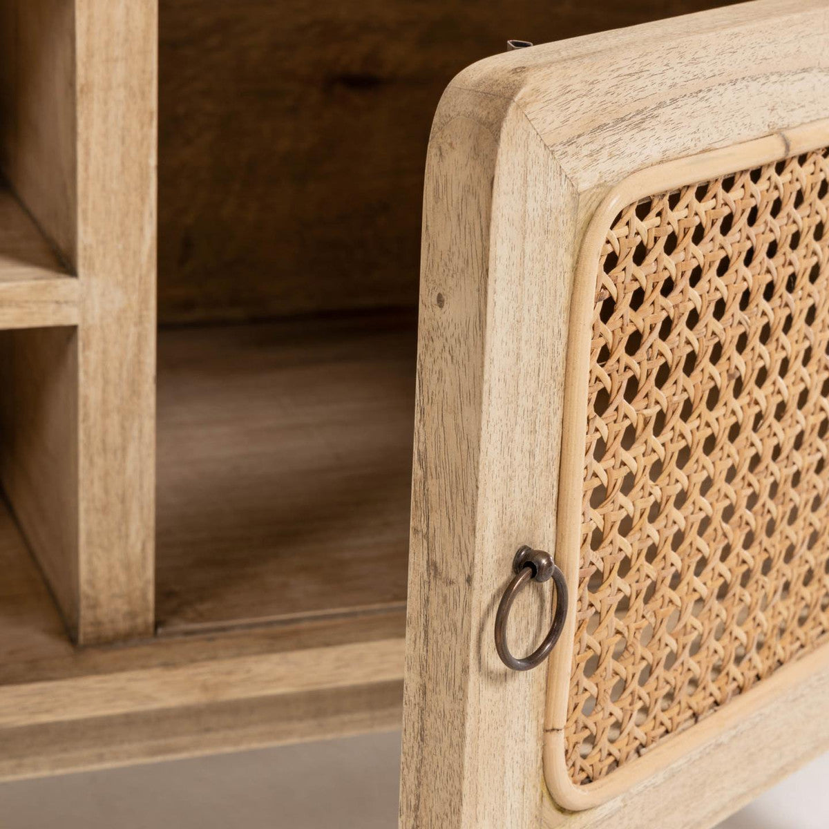 Artisan Entertainment Unit